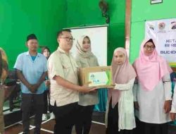 Ade Elliana Bersama Tani Merdeka Berikan Pelatihan Tanam Cabai Di Paulan Colomadu Karanganyar