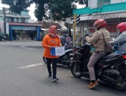 Peduli Korban Longsor Pekalongan Relawan Lintas Timur Karanganyar Turun Ke Jalan Kumpulkan Donasi