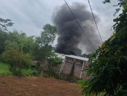 Pabrik Pernis Di Gedong Karanganyar Membara Disapu Si Jago Merah