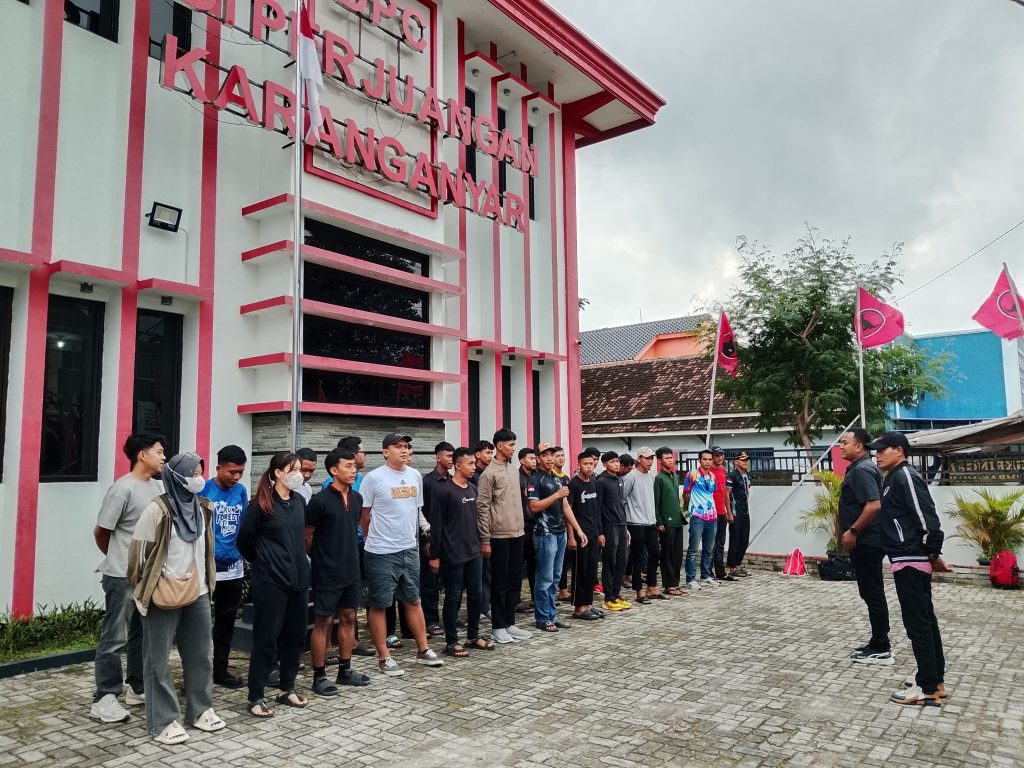 Atlet lari DPC PDI P Karanganyar persiapan mengikuti Megawati Run 2025