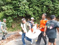 Gunung Malang Ganoman Longsor Jalan Matesih – Tawangmangu Ditutup Sementara