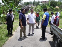 JAGA KUALITAS,BUPATI ROBER KAWAL LANGSUNG PERBAIKAN JALAN DI KARANGANYAR