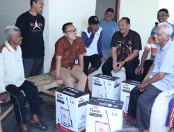 KUNJUNGI KELOMPOK TANI, ROBER BERIKAN BANTUAN SARPRAS PERTANIAN