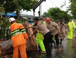 Cuaca Ekstrim, Minggu Sore Karanganyar Kembali Disapu Angin Ribut