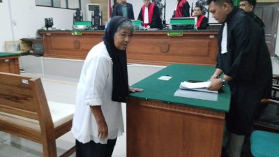 Dasar Dakwaan Dan Tuntutan Dinilai Cacat Hukum, Majelis Hakim Diminta Bebaskan Mbah Prenjak Demi Hukum