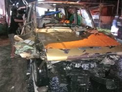 Kecelakaan Lalu-lintas : Kijang Remblong Gasak Vega dan Tubruk Camry, 1 Korban Tutup Usia