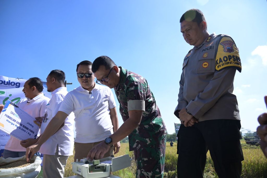 Forkompinda Karanganyar hadiri acara panen raya serentak nasional di wonolopo