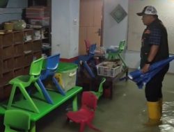 Hujan Intensitas Tinggi Akibatkan Bangunan TK Asyiyah 6 Jaten Terendam