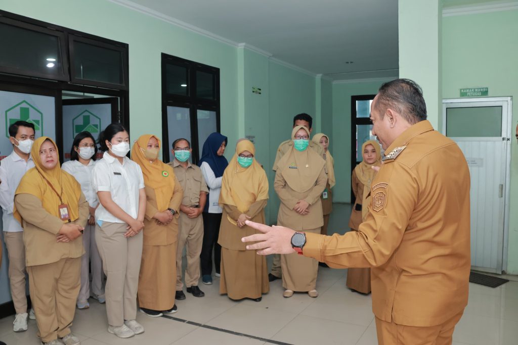 Kinerja pelayanan kesehatan masyarakat di puskesmas kebak kramat 1 harus ditingkatkan