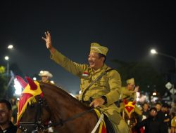 Dengan Berkuda Bupati Rober Hipnotis Pengunjung Karanganyar Night Karnaval Bertema Sampah