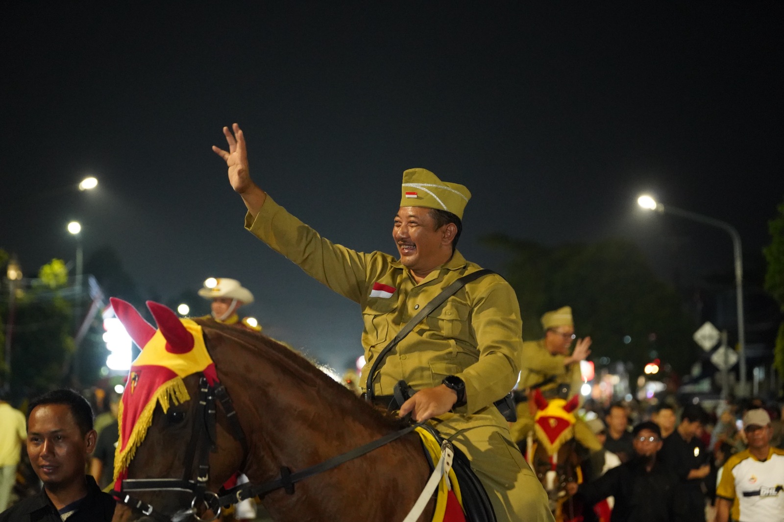 Dengan Berkuda Bupati Rober Hipnotis Pengunjung Karanganyar Night Karnaval Bertema Sampah