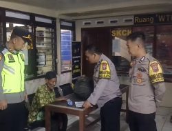 Polres Karanganyar antar Pulang Kakek Nyasar Ke Magetan