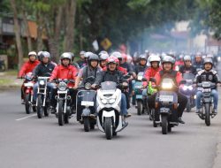 Gandeng Komunitas Motor DPC PDI-P Karanganyar Bagikan 1.000 Takjil 