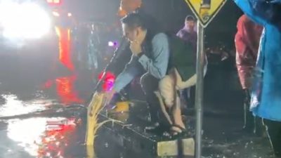 Wabup Karanganyar Tinjau Longsor dan Motor Hanyut di Ngargoyoso, DPUPR Diminta Kaji Kapasitas Gorong-gorong Kalimas