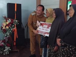 Bupati Apresiasi Kinerja Pemdes dan BUMDes Berjo, Ribuan Warga Terima Bantuan Pangan Jelang Lebaran