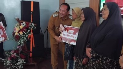 Bupati Apresiasi Kinerja Pemdes dan BUMDes Berjo, Ribuan Warga Terima Bantuan Pangan Jelang Lebaran