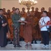 KGPAA Mangkoenagoro X Sambut Perjalanan Suci Biksu Thudong Menuju Borobudur