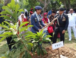 PWKS Tanam Pohon Buah di Karanganyar, Wujud Cinta Tanah Kelahiran