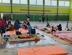 Asap Kebakaran TPA Putri Cempo Kepung Plesungan, Ratusan Warga Gondangrejo Mengungsi