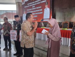 Kabar Bahagia! 4.425 Guru Agama dan Penjaga Rumah Ibadah Karanganyar Terima Insentif