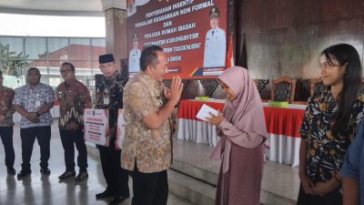 Kabar Bahagia! 4.425 Guru Agama dan Penjaga Rumah Ibadah Karanganyar Terima Insentif